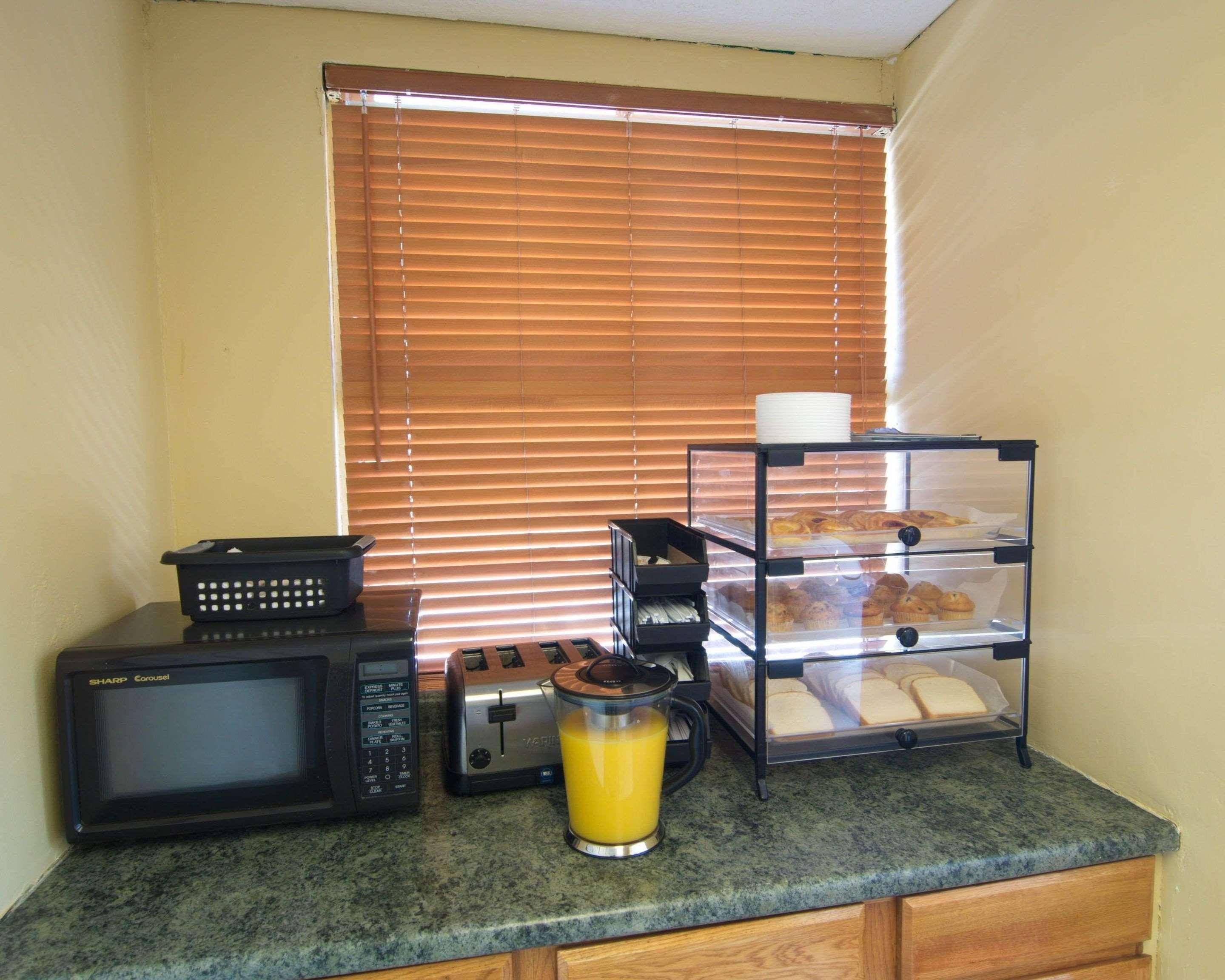 Econo Lodge Near Bluefield College Екстериор снимка